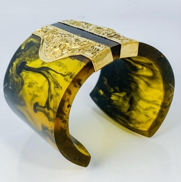 Cuff - Picture 4 of 4